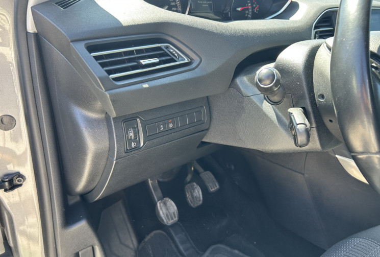 Peugeot 308  II (2) 1.5 BLUEHDI 130 Ch ALLURE * CARPLAY * GPS * RADAR ARR / AV