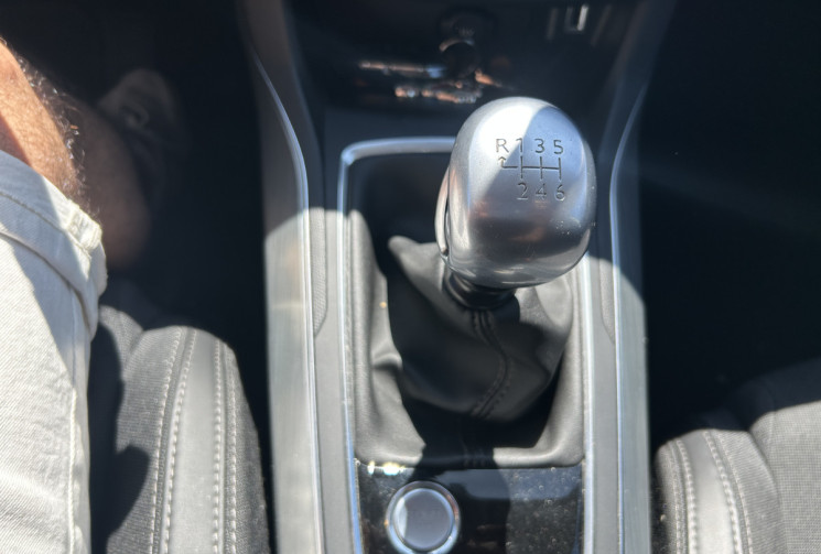 Peugeot 308  II (2) 1.5 BLUEHDI 130 Ch ALLURE * CARPLAY * GPS * RADAR ARR / AV