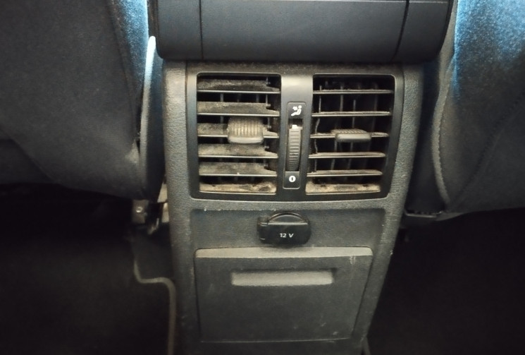 Volkswagen Touran  2.0 TDI 16V  DSG6 140 cv CARAT  **7PLACES + TOIT OUVRANT PANORAMIQUE ****