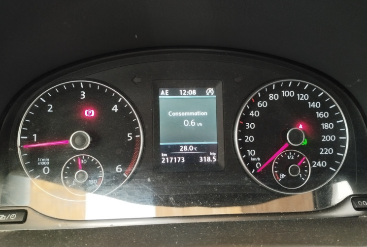 Volkswagen Touran  2.0 TDI 16V  DSG6 140 cv CARAT  **7PLACES + TOIT OUVRANT PANORAMIQUE ****