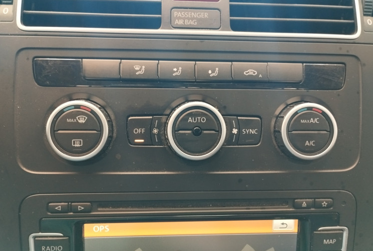 Volkswagen Touran  2.0 TDI 16V  DSG6 140 cv CARAT  **7PLACES + TOIT OUVRANT PANORAMIQUE ****