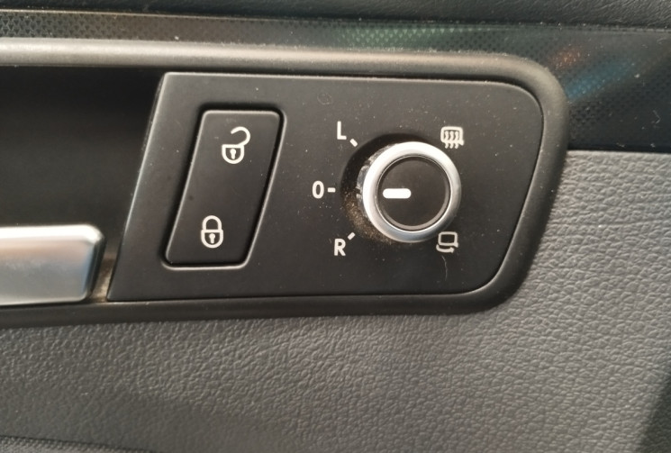 Volkswagen Touran  2.0 TDI 16V  DSG6 140 cv CARAT  **7PLACES + TOIT OUVRANT PANORAMIQUE ****