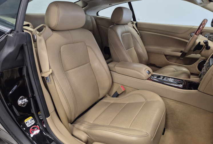 Jaguar XK Coupé 5.0 V8 Portfolio/française