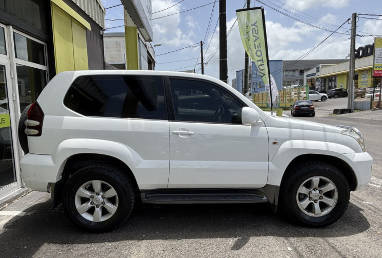 Toyota Land Cruiser 3.0 D-4D 165cv boîte auto // 4x4 mythique par excellence // Première main