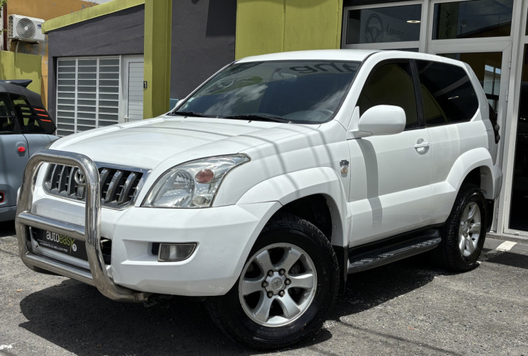 Toyota Land Cruiser 3.0 D-4D 165cv boîte auto // 4x4 mythique par excellence // Première main