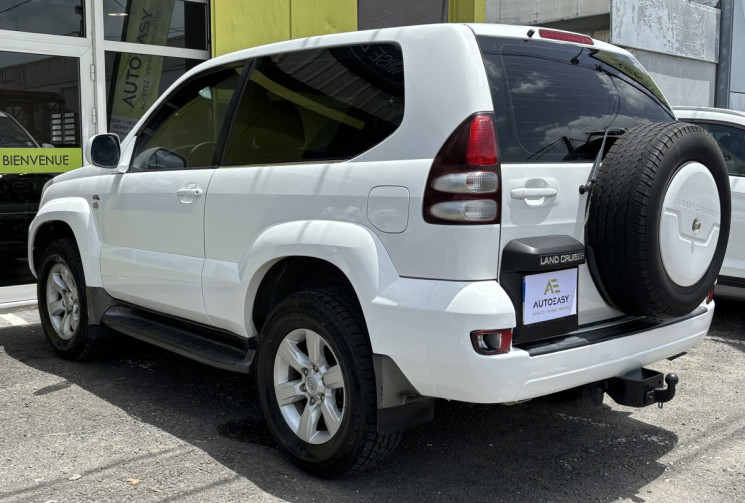 Toyota Land Cruiser 3.0 D-4D 165cv boîte auto // 4x4 mythique par excellence // Première main