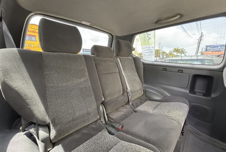 Toyota Land Cruiser 3.0 D-4D 165cv boîte auto // 4x4 mythique par excellence // Première main