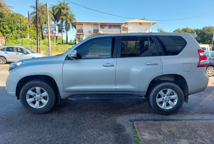 Toyota Land Cruiser Prado 2.8 D-4D 16V 177 cv Life // 7 places // Excellent état peu kilométré
