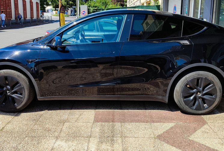 Tesla Model Y Standard RWD Garantie 2027 Mois Tesla Toit Panoramique TVA RECUPERABLE