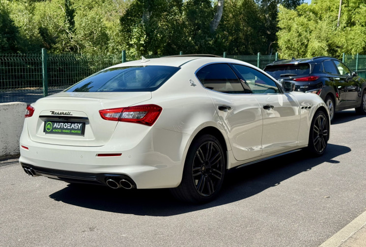 Maserati GHIBLI III phase 2 3.0 D V6 275 ch GranSport / Toit ouvrant / Carplay / Camera / Cuir Noir 