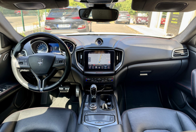 Maserati GHIBLI III phase 2 3.0 D V6 275 ch GranSport / Toit ouvrant / Carplay / Camera / Cuir Noir 