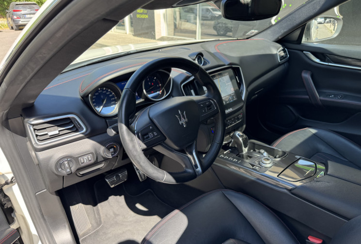 Maserati GHIBLI III phase 2 3.0 D V6 275 ch GranSport / Toit ouvrant / Carplay / Camera / Cuir Noir 