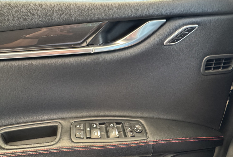 Maserati GHIBLI III phase 2 3.0 D V6 275 ch GranSport / Toit ouvrant / Carplay / Camera / Cuir Noir 