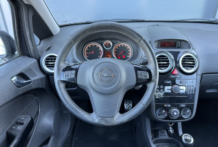 Opel Corsa 1.4 i Twinport 100 cv COSMO