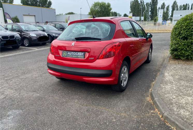 Peugeot 207 1.4 vti 95 / Bluetooth / Climatisation