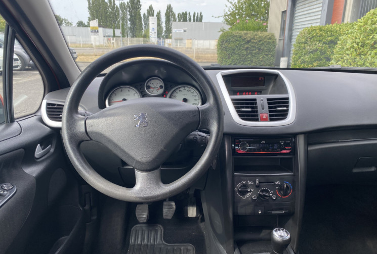 Peugeot 207 1.4 vti 95 / Bluetooth / Climatisation