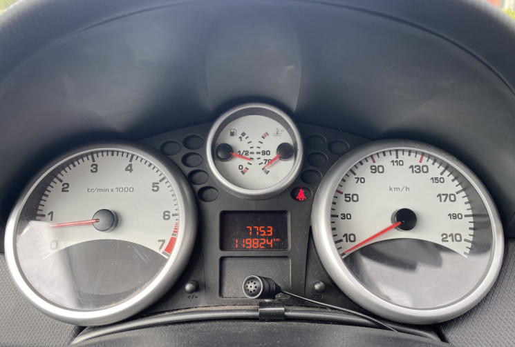Peugeot 207 1.4 vti 95 / Bluetooth / Climatisation