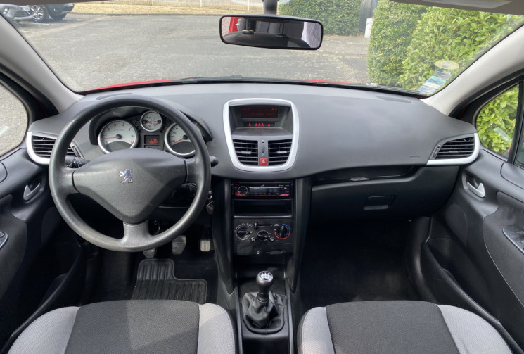 Peugeot 207 1.4 vti 95 / Bluetooth / Climatisation