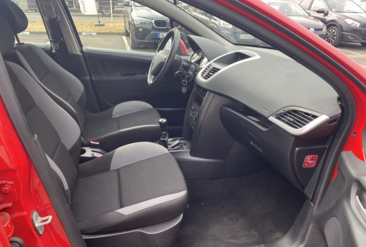 Peugeot 207 1.4 vti 95 / Bluetooth / Climatisation