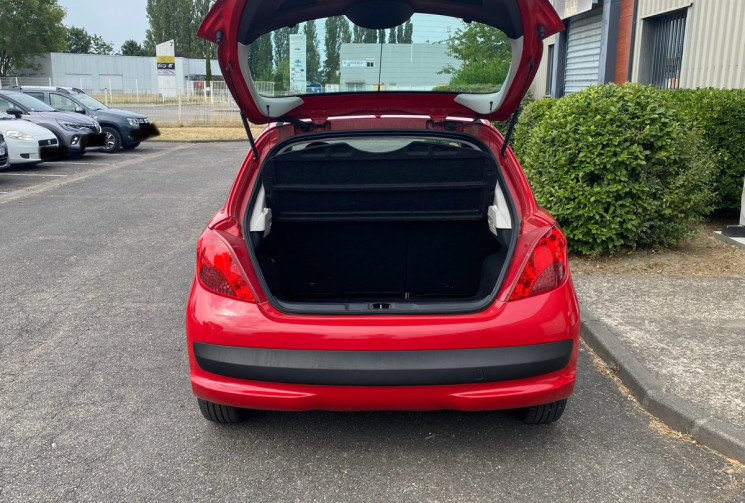 Peugeot 207 1.4 vti 95 / Bluetooth / Climatisation