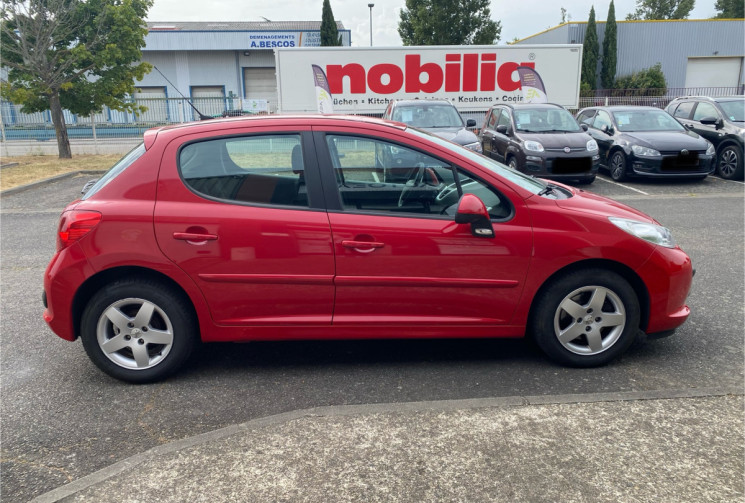 Peugeot 207 1.4 vti 95 / Bluetooth / Climatisation