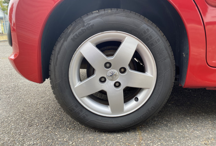 Peugeot 207 1.4 vti 95 / Bluetooth / Climatisation