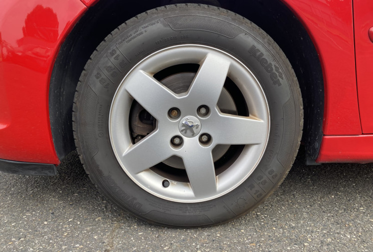 Peugeot 207 1.4 vti 95 / Bluetooth / Climatisation