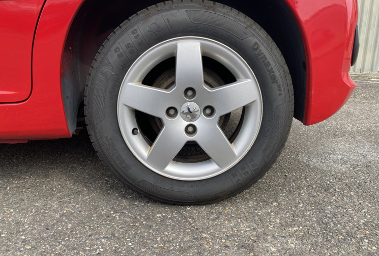 Peugeot 207 1.4 vti 95 / Bluetooth / Climatisation