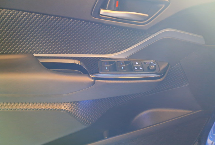 Toyota C-HR  MY20 Phase 2 1.8 VVT-i 122 Hybrid CVT - TBE - ENTRETIEN OK - GARANTIE -