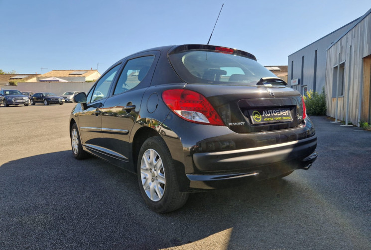 Peugeot 207 1.6 HDI 92 PREMIUM / IDEAL JEUNE CONDUCTEUR/ GARANTIE 12 MOIS