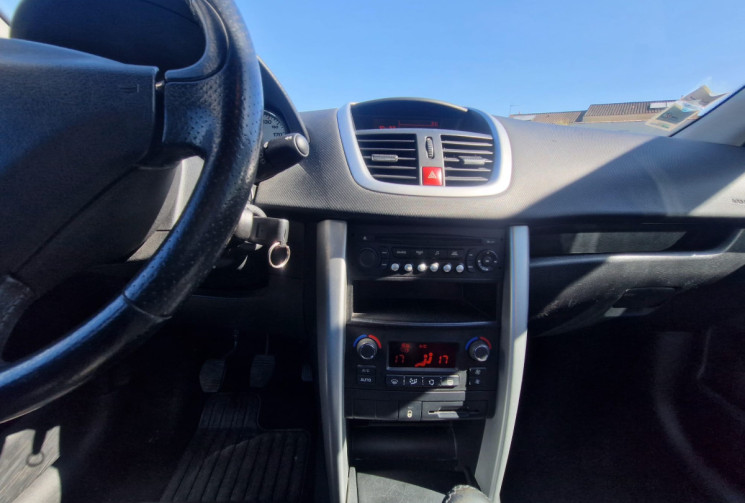 Peugeot 207 1.6 HDI 92 PREMIUM / IDEAL JEUNE CONDUCTEUR/ GARANTIE 12 MOIS