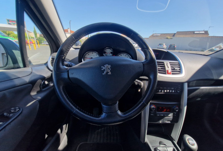 Peugeot 207 1.6 HDI 92 PREMIUM / IDEAL JEUNE CONDUCTEUR/ GARANTIE 12 MOIS