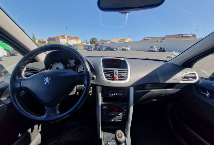 Peugeot 207 1.6 HDI 92 PREMIUM / IDEAL JEUNE CONDUCTEUR/ GARANTIE 12 MOIS