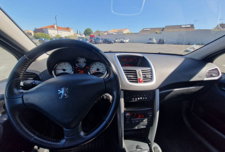 Peugeot 207 1.6 HDI 92 PREMIUM / IDEAL JEUNE CONDUCTEUR/ GARANTIE 12 MOIS
