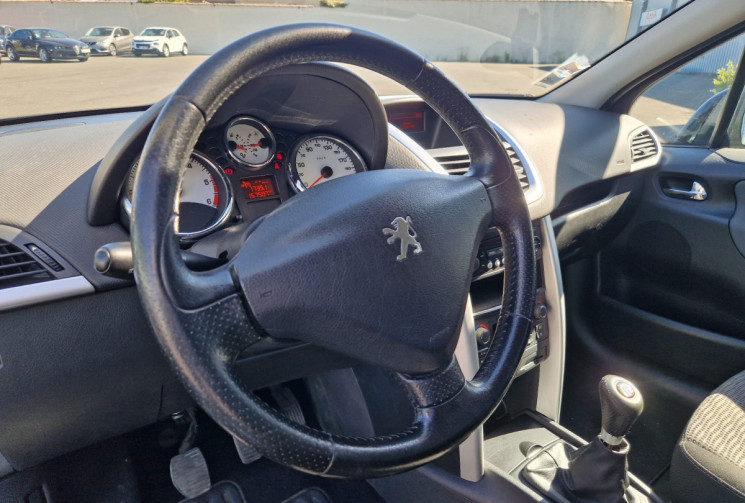 Peugeot 207 1.6 HDI 92 PREMIUM / IDEAL JEUNE CONDUCTEUR/ GARANTIE 12 MOIS