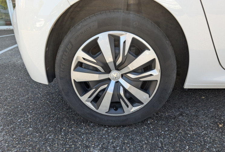 Peugeot 208 1.2 PureTech 75ch S&S Active Business / CAMERA 360