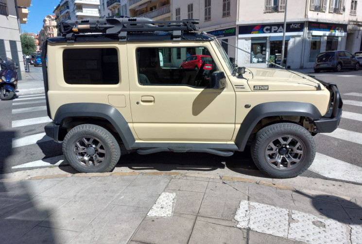 Suzuki Jimny 1.5 VVTI 102 CH PRIVILEGE 4 PLACES RADAR ARRIERE CAR PLAY GALERIE COMPLETE....