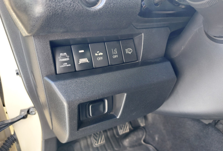 Suzuki Jimny 1.5 VVTI 102 CH PRIVILEGE 4 PLACES RADAR ARRIERE CAR PLAY GALERIE COMPLETE....