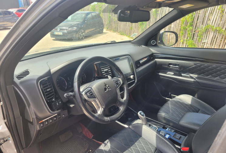 Mitsubishi OUTLANDER 2.4 PHEV 224 TWIN MOTOR 4WD INSTYLE PLUG IN HYBRID 