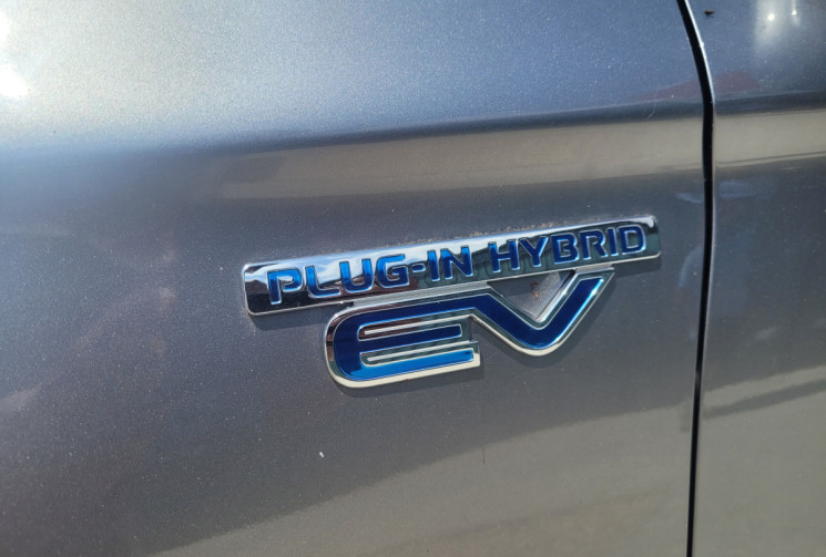 Mitsubishi OUTLANDER 2.4 PHEV 224 TWIN MOTOR 4WD INSTYLE PLUG IN HYBRID 