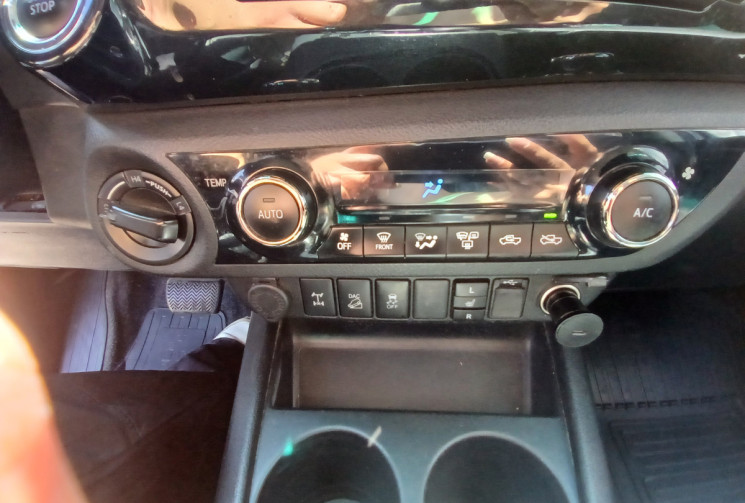 Toyota HILUX (GUN 1./35) 2.4 D-4D 16V DPF Pickup double cabine AWD LOUNGE