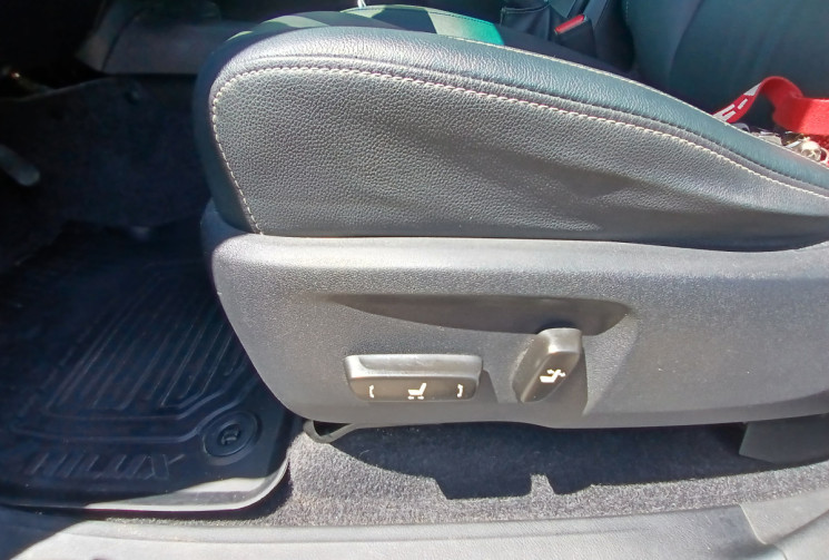 Toyota HILUX (GUN 1./35) 2.4 D-4D 16V DPF Pickup double cabine AWD LOUNGE