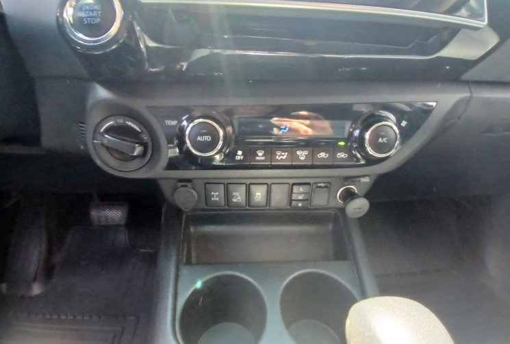 Toyota HILUX (GUN 1./35) 2.4 D-4D 16V DPF Pickup double cabine AWD LOUNGE