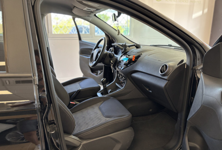 Ford KA+ 1.2 TI-VCT 85 BLACK EDITION / 1ERE MAIN