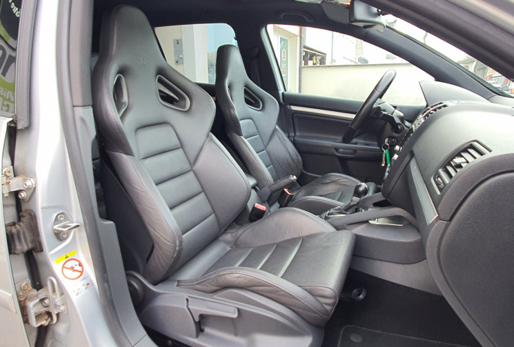 Volkswagen Golf 3.2 V6 250 ch R32 4Motion DSG6 5p Toit ouvrant Cuir F1 Recaro Distribution Neuve Volkswagen Golf 3.2 V6 250 ch R32 4Motion DSG6 5p Toit ouvrant Cuir F1 Recaro Distribution Neuve