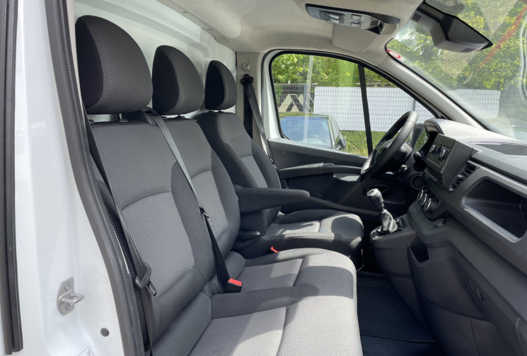 Renault Trafic L2H1 3T 2.0 Blue dCi 110 ch * Garantie constructeur *32000 km * Etat neuf  