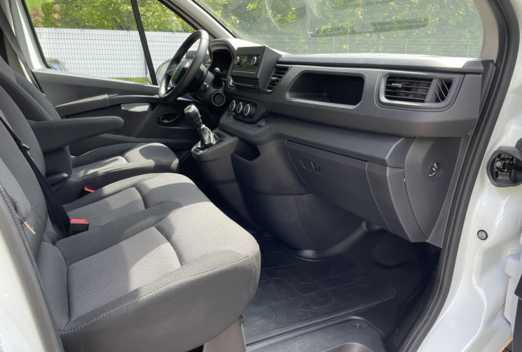 Renault Trafic L2H1 3T 2.0 Blue dCi 110 ch * Garantie constructeur *32000 km * Etat neuf  