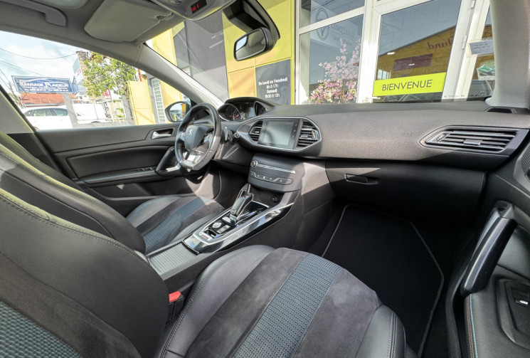 Peugeot 308 II Phase II 1.2 THP Puretech 12V GPF EAT8 130 cv Boîte auto // Tech Edition // Toit pano