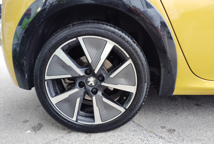 Peugeot 208 e-208 136ch GT Line