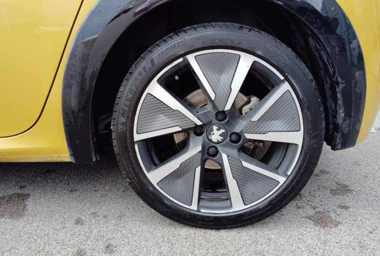 Peugeot 208 e-208 136ch GT Line